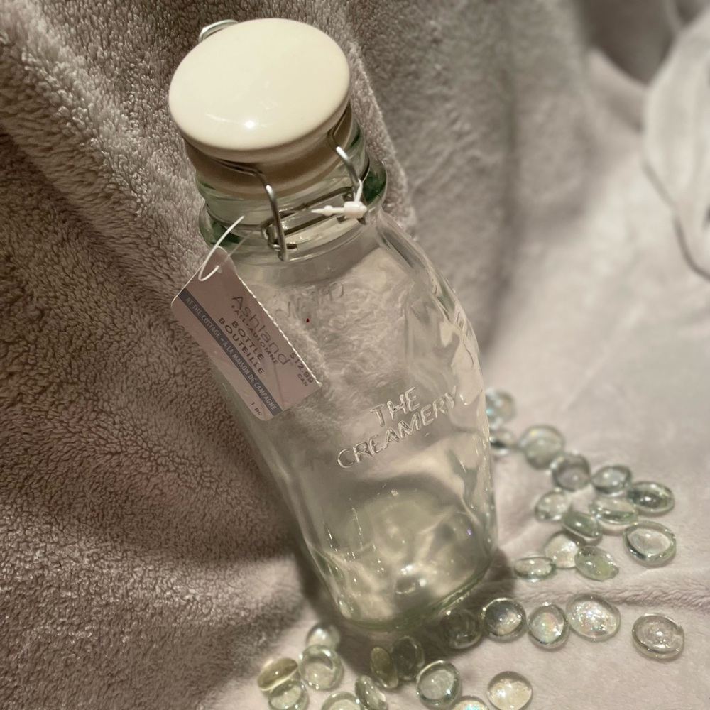 ‼️3/$33‼️✨🍶DECORATIVE BOTTLE 🍶✨ - Picture 3 of 4
